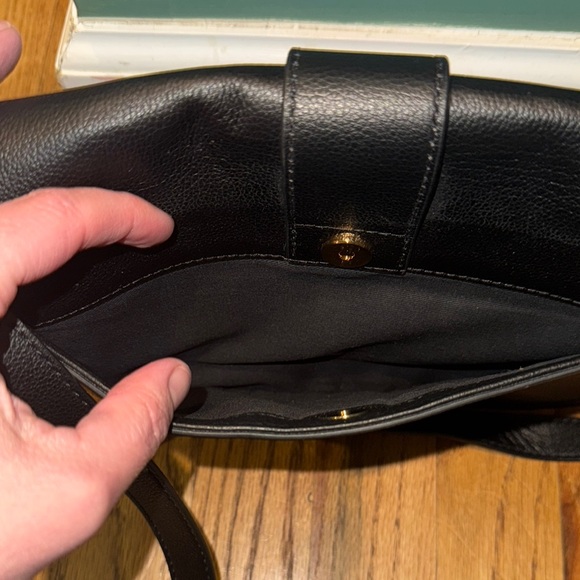 Elegant Black FOSSIL Leather Crossbody Bag - Picture 10 of 16